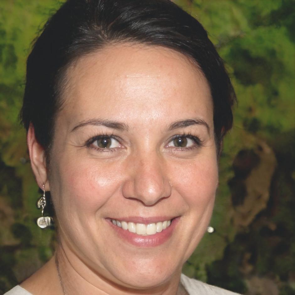 Sarah Chen, Professional Florist and Course Graduate